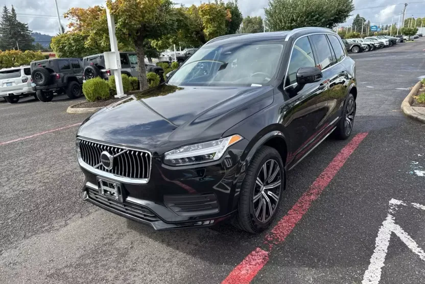 2023 Volvo XC90 B5 Core photo 1