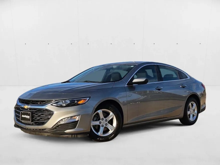 2024 Chevrolet Malibu 1LT photo 1