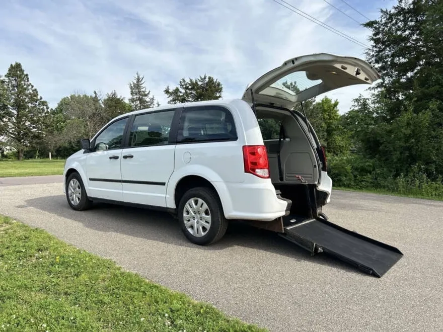 2016 Dodge Grand Caravan Value Package photo 1