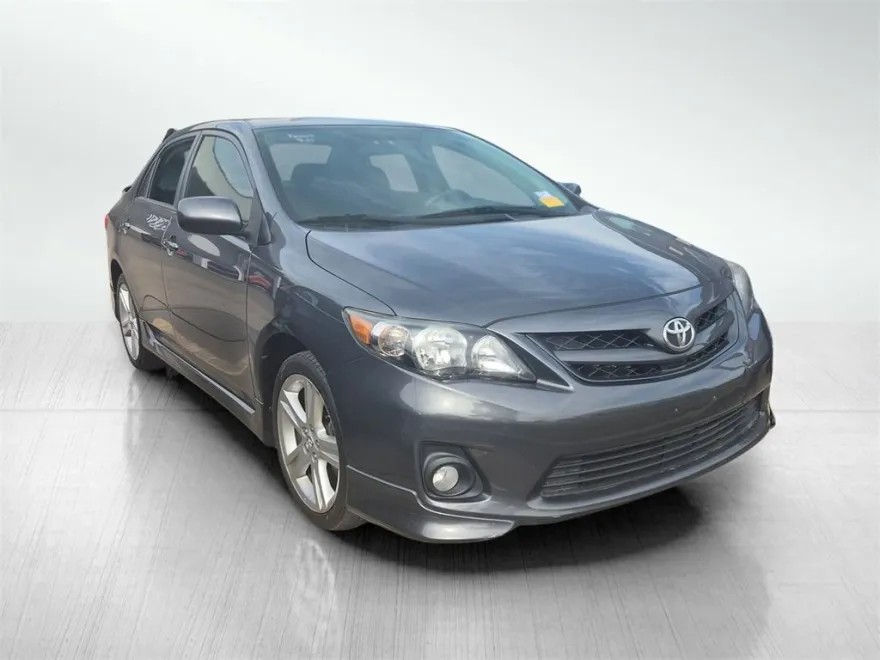 2013 Toyota Corolla L photo 1