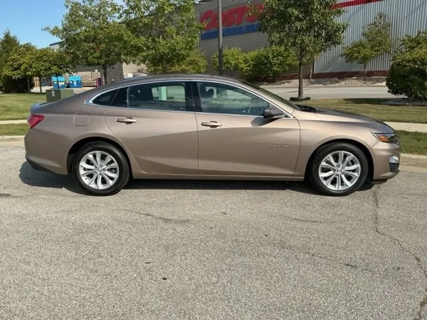 2019 Chevrolet Malibu 1LT photo 1