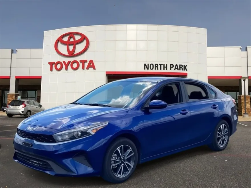 2024 Kia Forte LXS photo 1