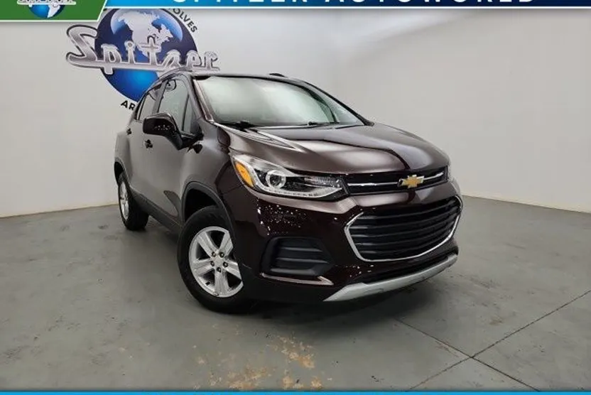 2022 Chevrolet Trax LT photo 1