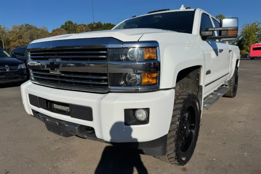 2016 Chevrolet Silverado 2500HD High Country photo 1