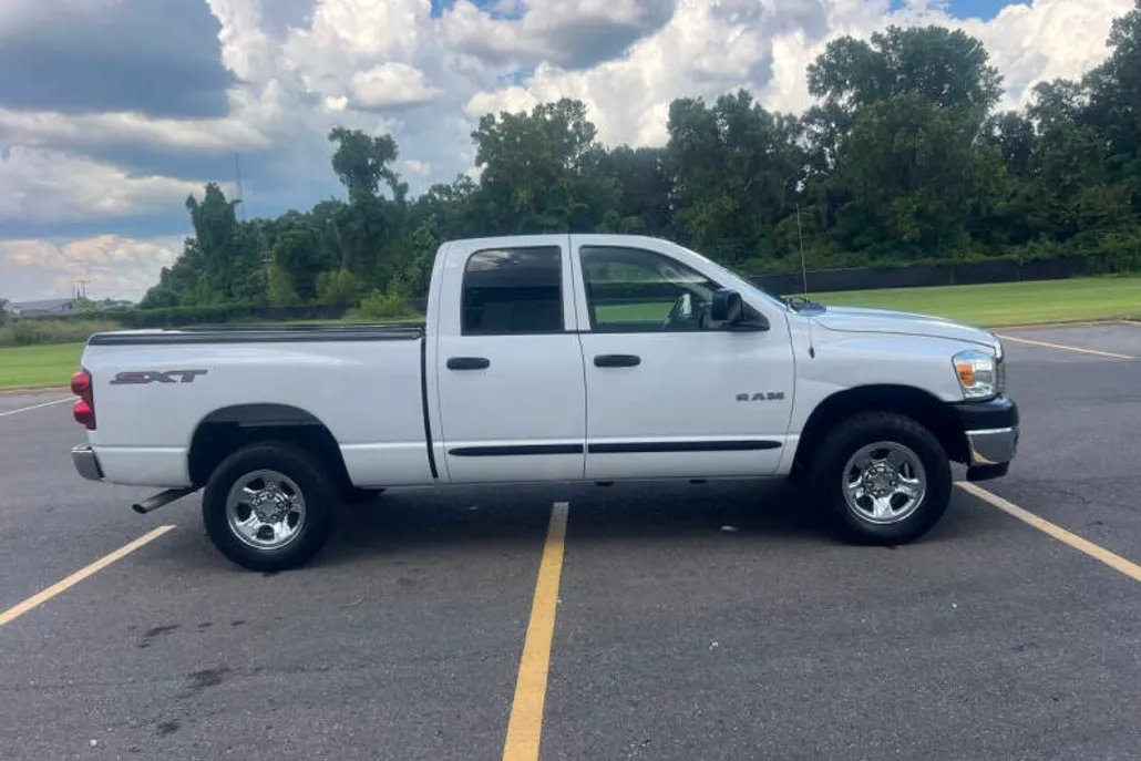 2008 Dodge Ram SLT photo 1