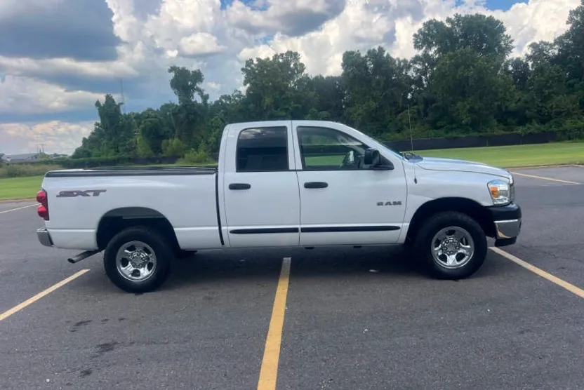 2008 Dodge Ram SLT photo 1