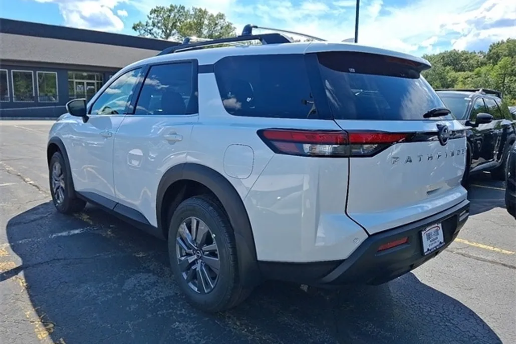 2025 Nissan Pathfinder SV photo 1