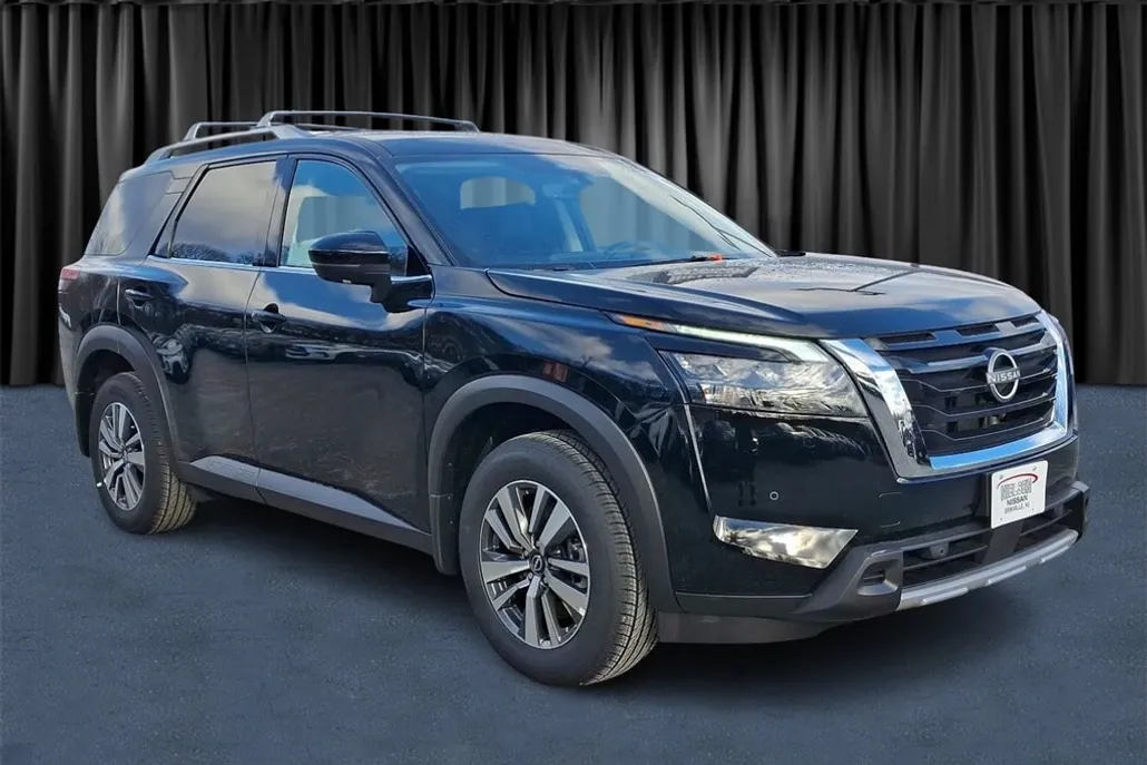 2025 Nissan Pathfinder SL photo 1