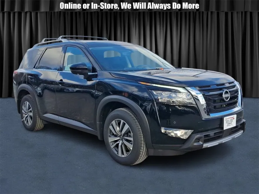 2025 Nissan Pathfinder SL photo 1