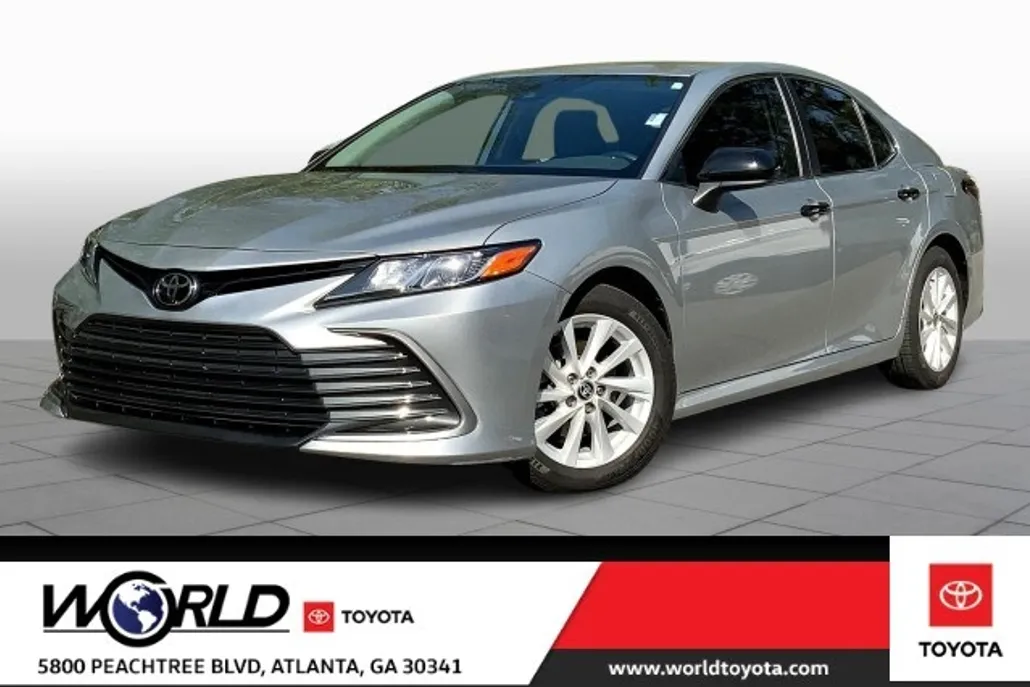 2022 Toyota Camry LE photo 1