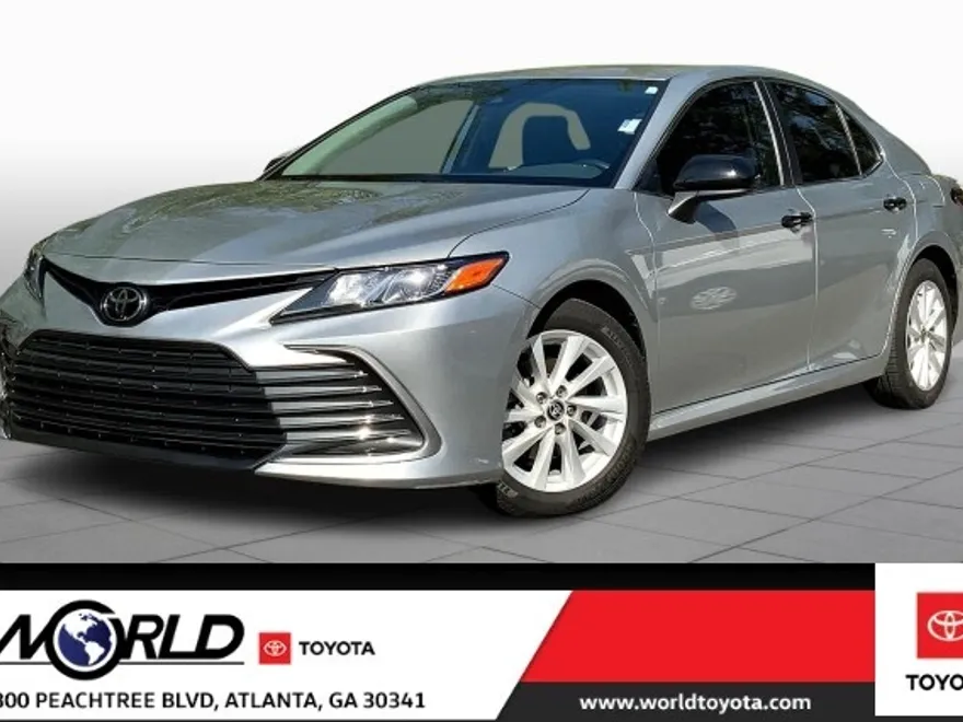 2022 Toyota Camry LE photo 1