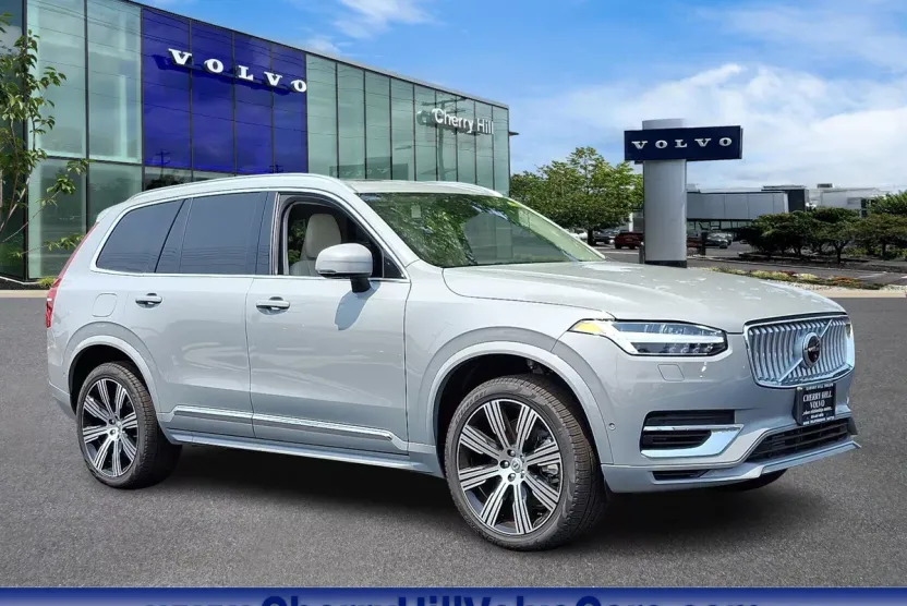 2025 Volvo XC90 T8 AWD photo 1