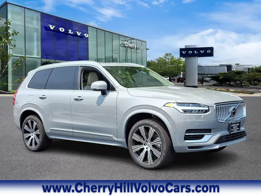 2025 Volvo XC90 T8 AWD photo 1