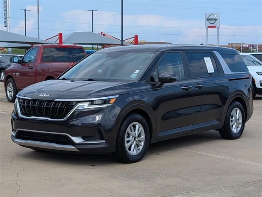 2024 Kia Carnival LX photo 1