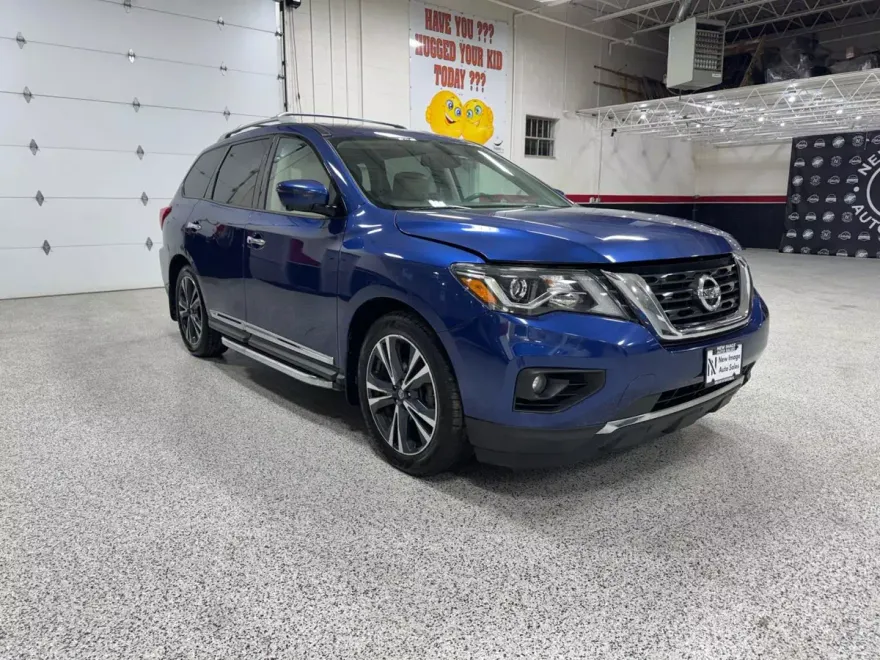 2019 Nissan Pathfinder Platinum photo 1