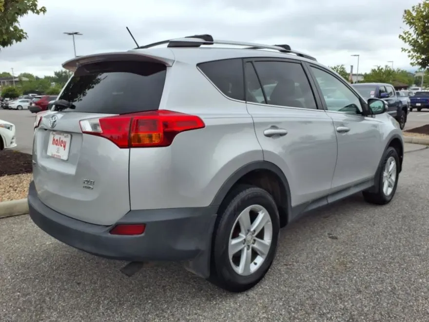 2013 Toyota RAV4 XLE photo 1