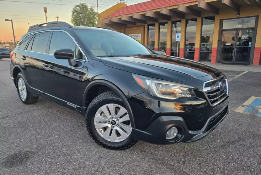 2019 Subaru Outback 2.5i Premium photo 1