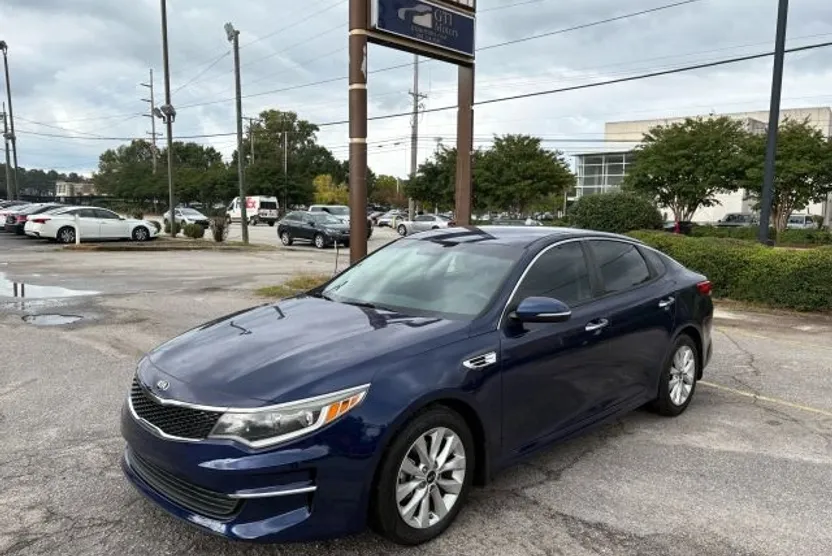 2018 Kia Optima LX photo 1