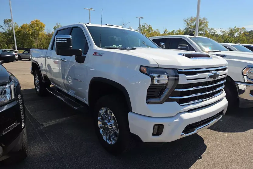 2025 Chevrolet Silverado 2500HD LTZ photo 1