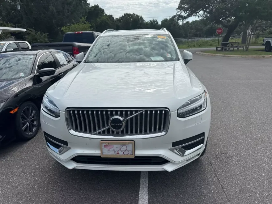 2023 Volvo XC90 Plus photo 1