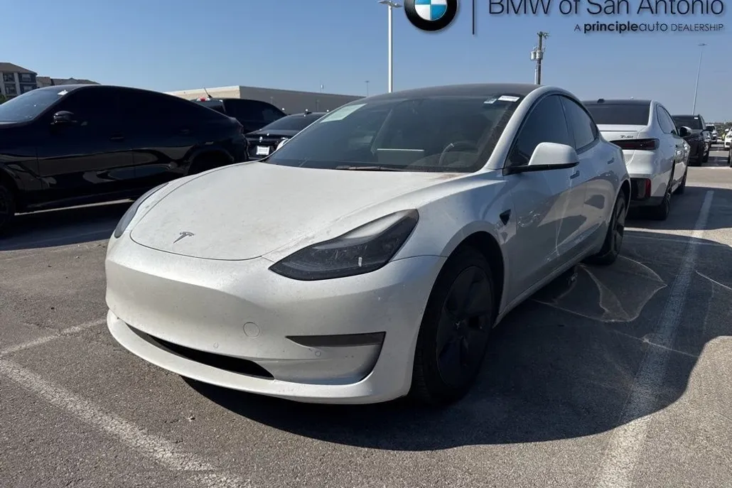 2022 Tesla Model 3 Rear-Wheel Drive photo 1