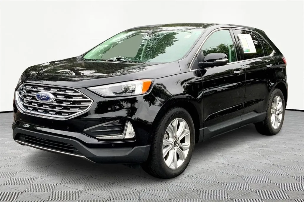 2024 Ford Edge Titanium photo 1