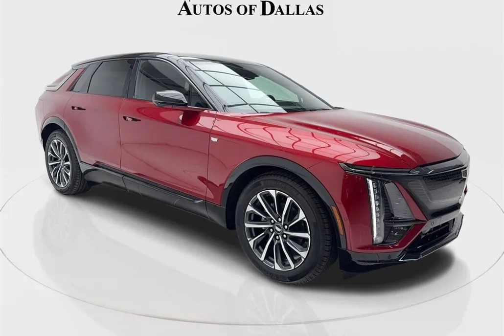 2024 Cadillac Lyriq Sport photo 1
