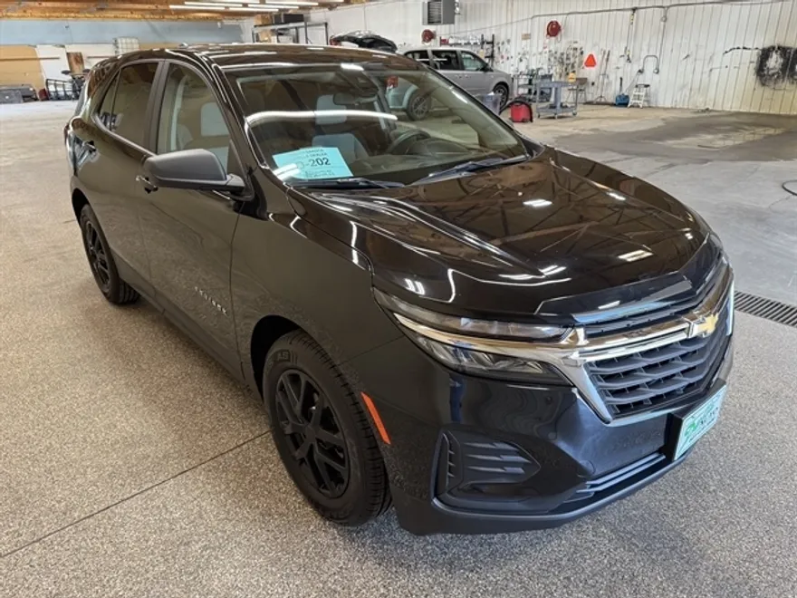 2022 Chevrolet Equinox LS photo 1