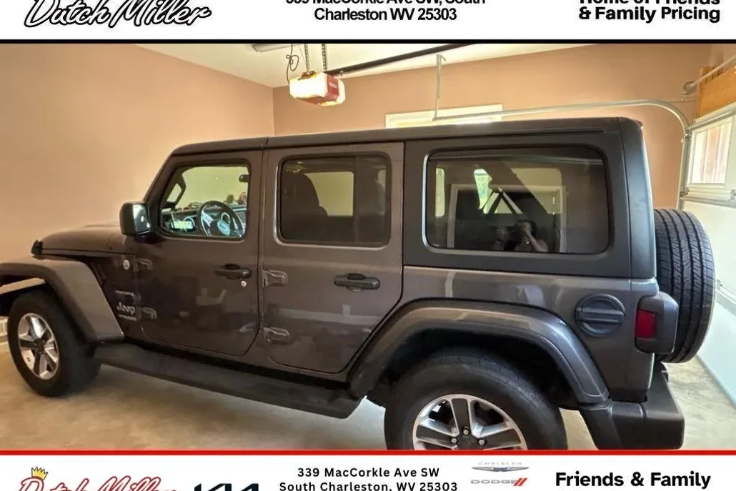 2021 Jeep Wrangler Unlimited Sahara photo 1