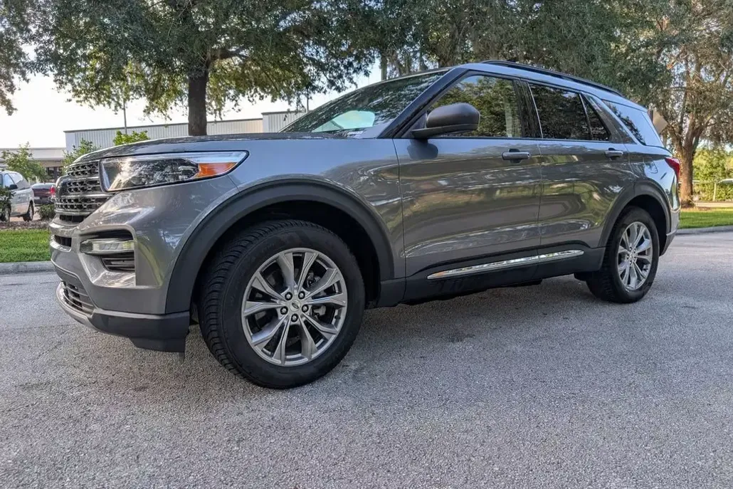 2022 Ford Explorer XLT photo 1