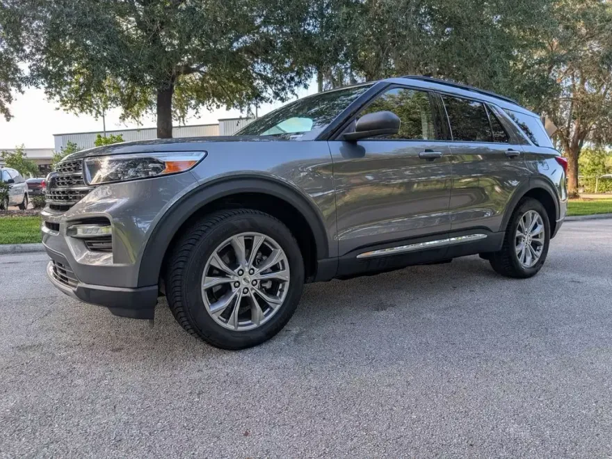 2022 Ford Explorer XLT photo 1
