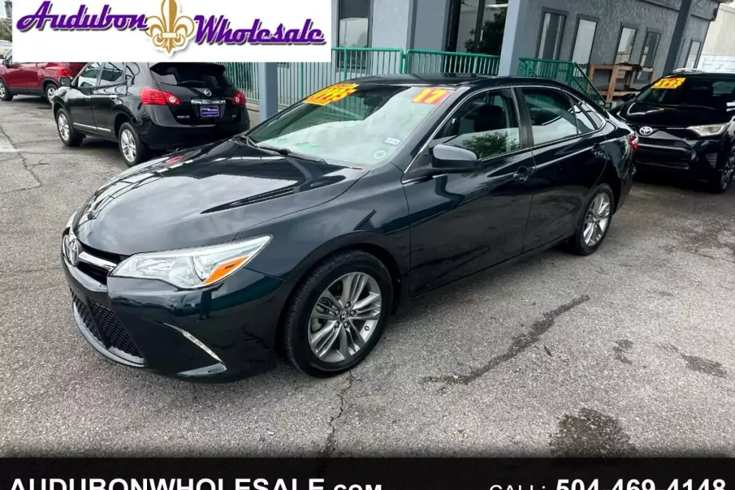 2017 Toyota Camry XLE photo 1