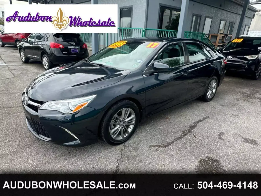 2017 Toyota Camry XLE photo 1