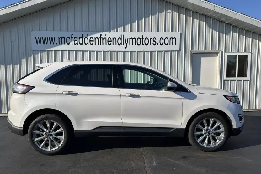 2017 Ford Edge Titanium photo 1