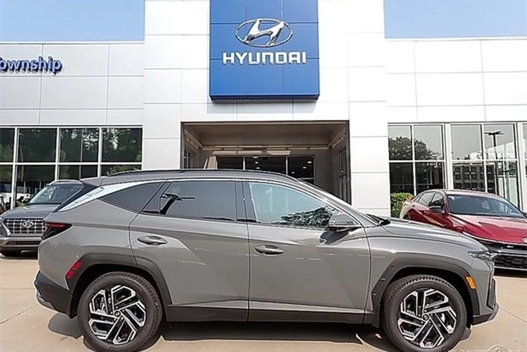 2025 Hyundai Tucson Limited photo 1