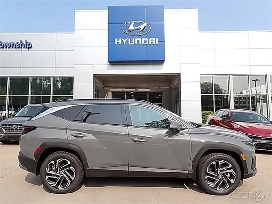 2025 Hyundai Tucson Limited photo 1