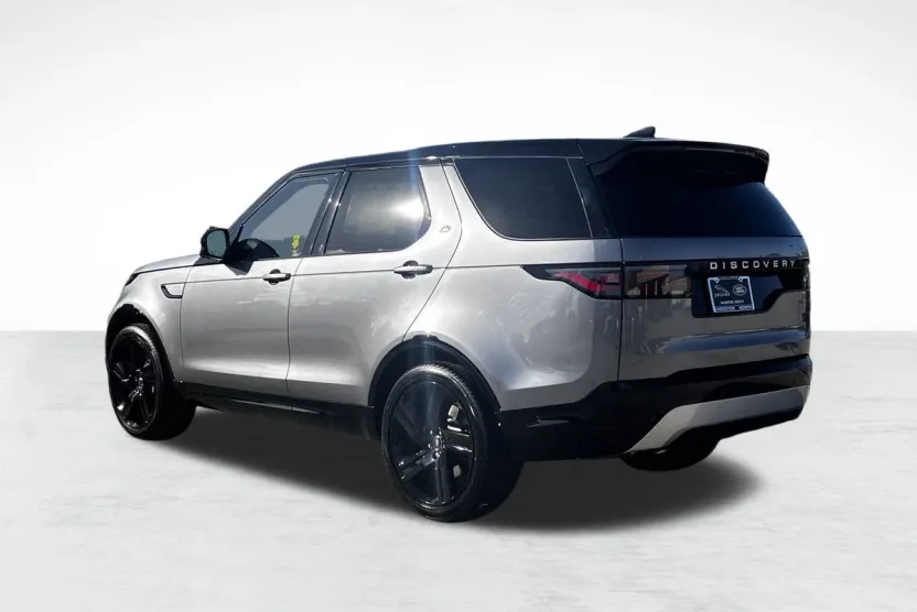 2025 Land Rover Discovery Metropolitan Edition photo 1
