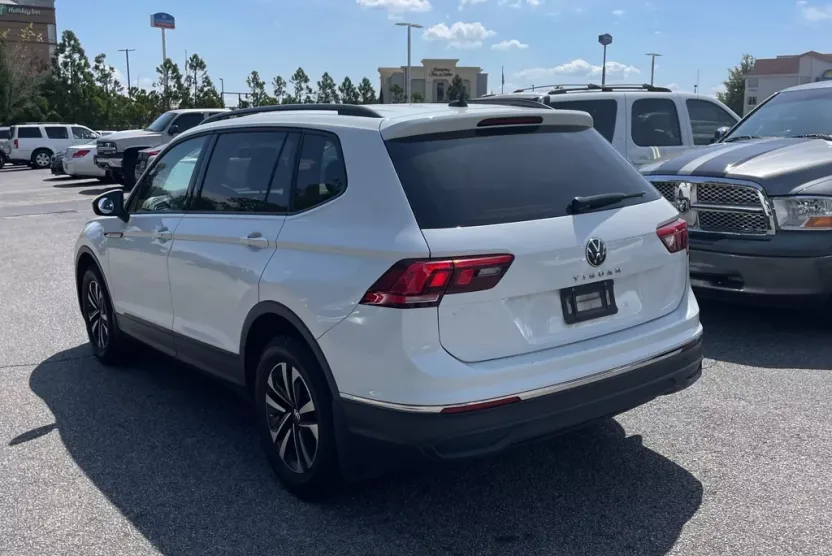 2022 Volkswagen Tiguan S photo 1