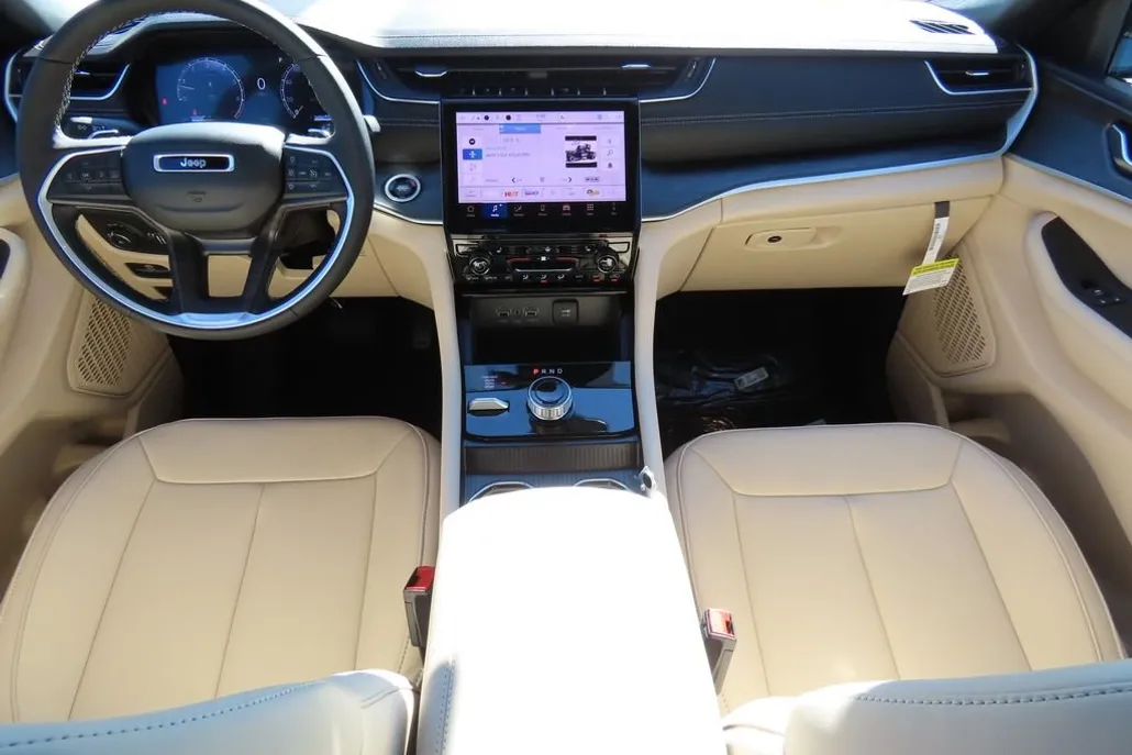 2025 Jeep Grand Cherokee Limited photo 1