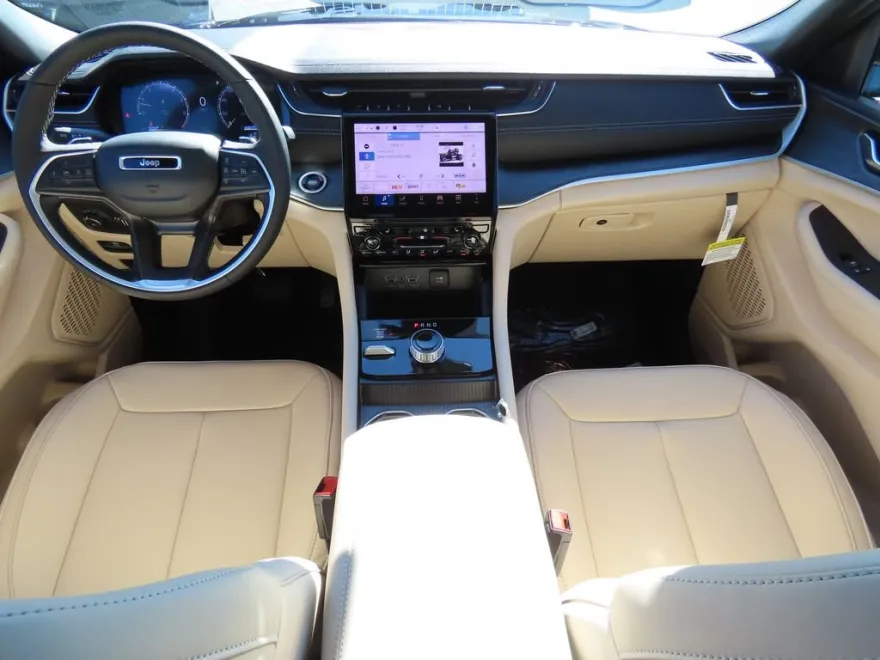 2025 Jeep Grand Cherokee Limited photo 1