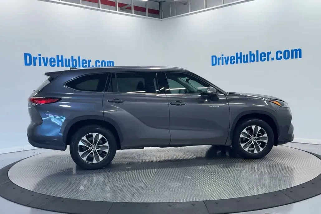 2021 Toyota Highlander Hybrid XLE photo 1