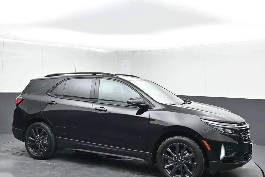 2023 Chevrolet Equinox RS photo 1