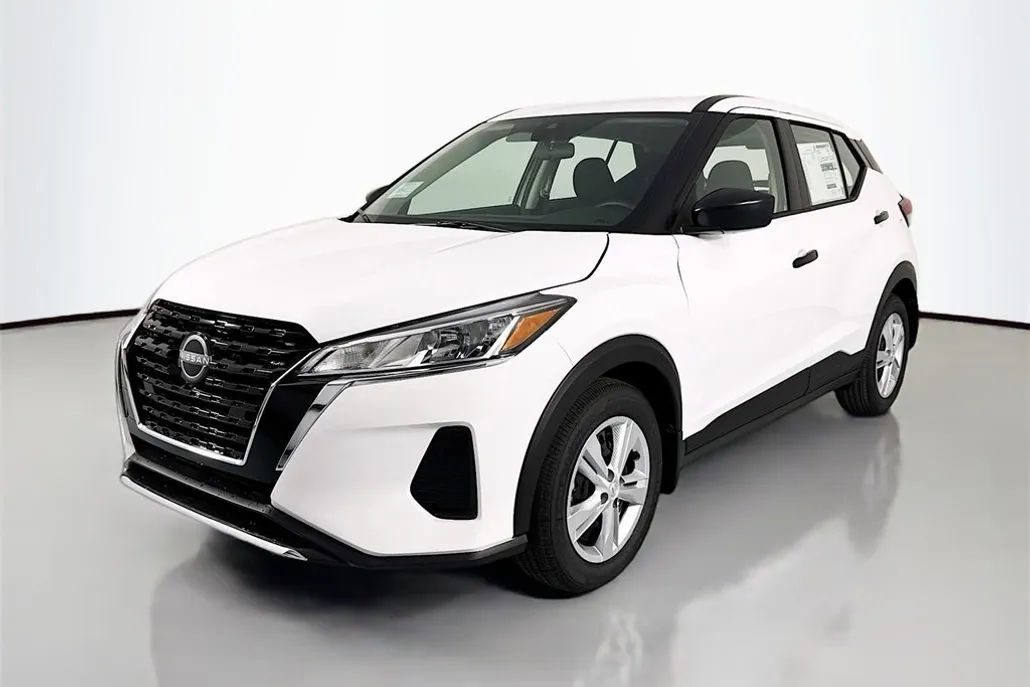 2025 Nissan Kicks Play S photo 1