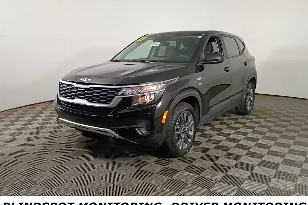2023 Kia Seltos LX photo 1