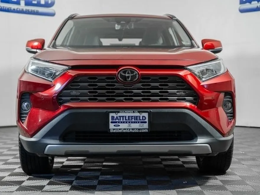 2019 Toyota RAV4 Limited photo 1