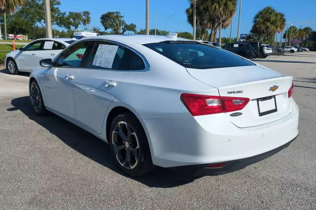 2024 Chevrolet Malibu 1LT photo 1