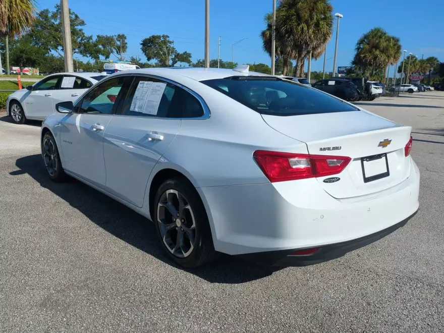 2024 Chevrolet Malibu 1LT photo 1