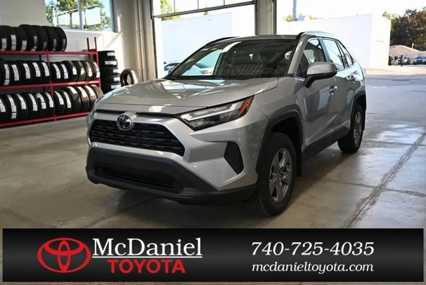 2025 Toyota RAV4 Hybrid XLE photo 1