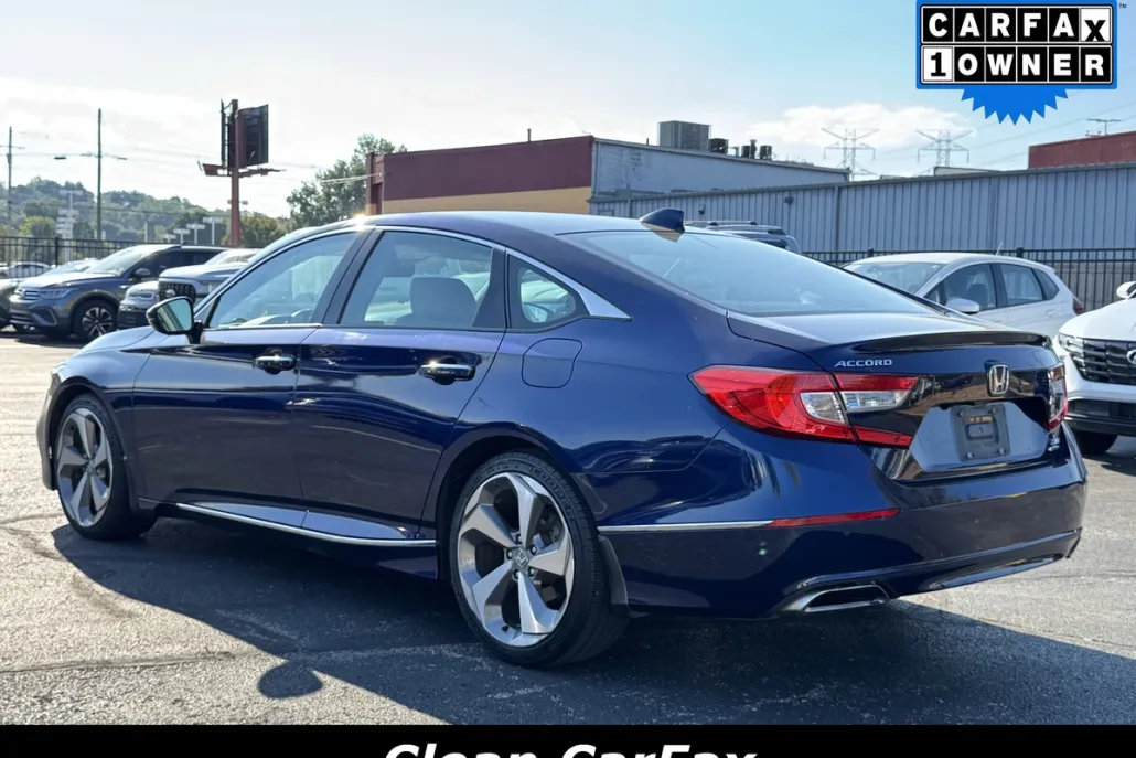 2020 Honda Accord Touring 2.0T photo 1