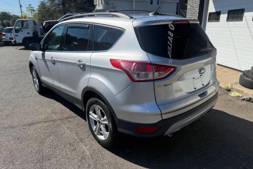 2016 Ford Escape SE Sport photo 1